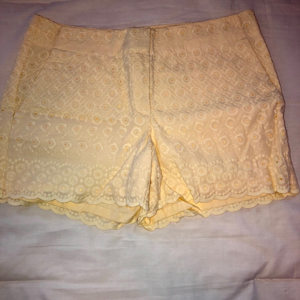 ✨BEAUTIFUL ✨NEVER WORN✨soft yellow shorts✨